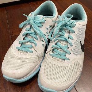 Nike Women’s Fitsole Shoes
